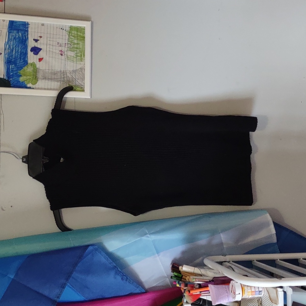 Sleeveless turtle neck